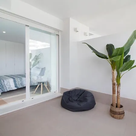 Global Properties, Con Terraza Y Vistas A La Piscina En Gran Canet *
