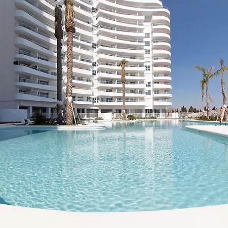 Global Properties, Con Terraza Y Vistas A La Piscina En Gran Canet Apartment