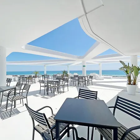 Global Properties, Con Terraza Y Vistas A La Piscina En Gran Canet Apartamento *