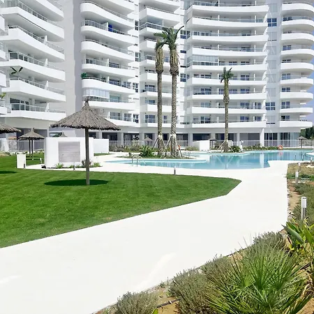 Global Properties, Con Terraza Y Vistas A La Piscina En Gran Canet Apartamento