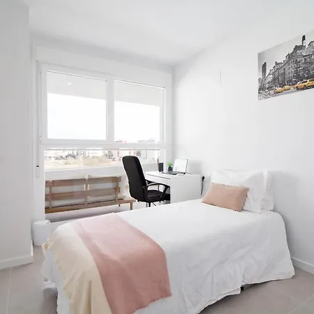 Global Properties, Con Terraza Y Vistas A La Piscina En Gran Canet Lägenhet
